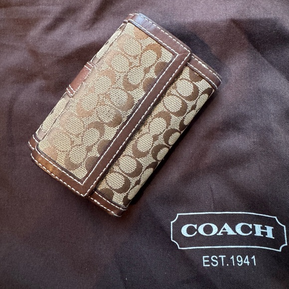 Classic Original Coach Mini Trifold Wallet - Picture 2 of 7